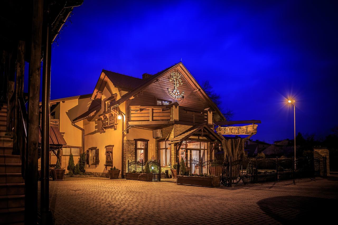 Hotel - Karczma Klimtowka Wolbrom Buitenkant foto